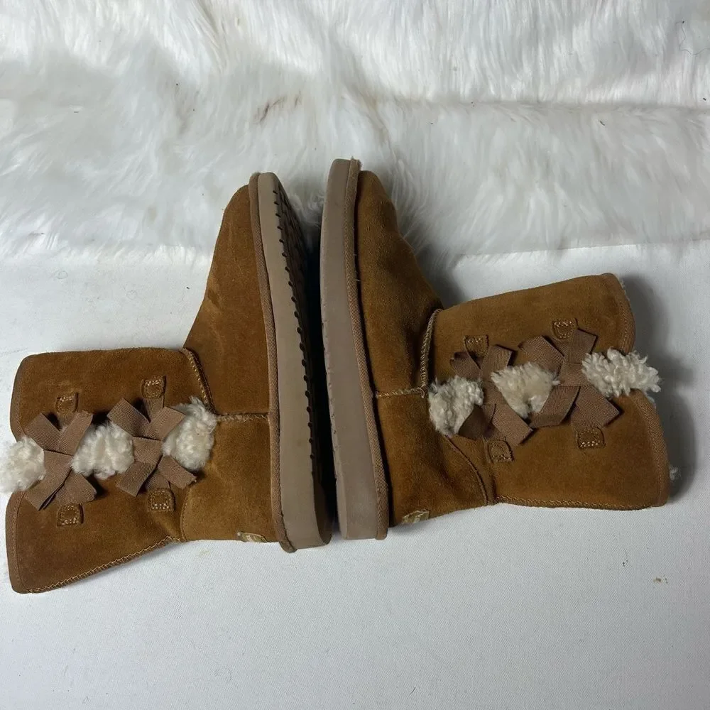 Kookaburra by UGG Victoria short tan boots embellished with bows size 9